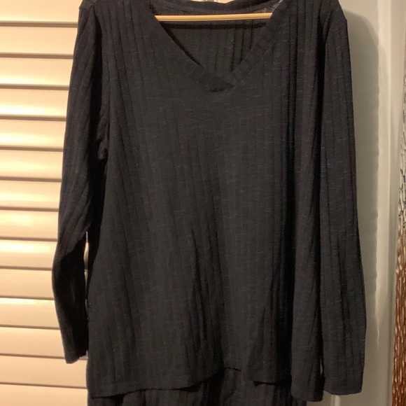 Long sleeve v neck - Picture 1 of 2